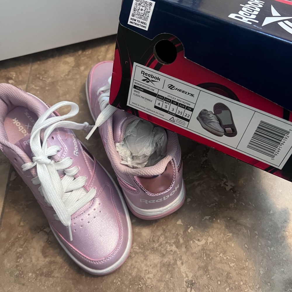 Reebok Heelys size youth 4